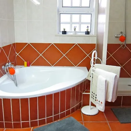 5 Bedroom Private Tenazinha Iii, Pool, Garden, Bbq