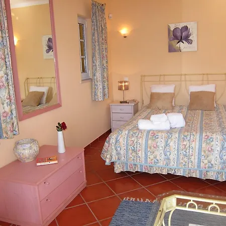 5 Bedroom Private Tenazinha Iii, Pool, Garden, Bbq