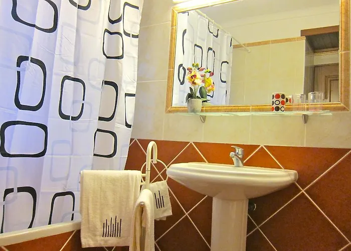 5 Bedroom Private Tenazinha Iii, Pool, Garden, Bbq Villa Albufeira