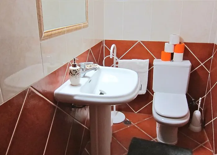 Villa 5 Bedroom Private Tenazinha Iii, Pool, Garden, Bbq *