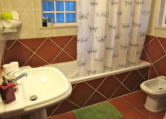 Villa 5 Bedroom Private Tenazinha Iii, Pool, Garden, Bbq