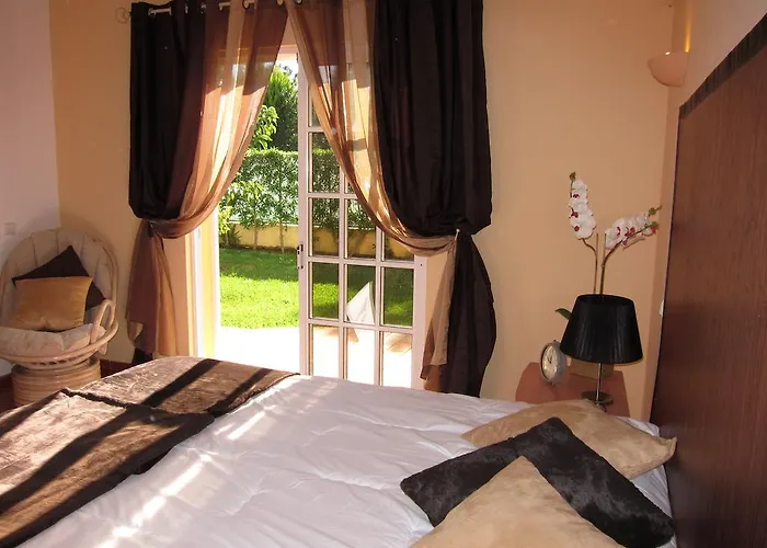 Villa 5 Bedroom Private Tenazinha Iii, Pool, Garden, Bbq